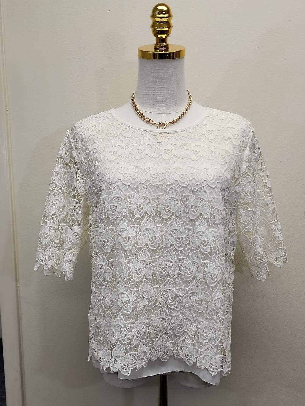 Ann Taylor Lace Blouse White Floral Overlay Short Sleeve Lined Top Size Medium